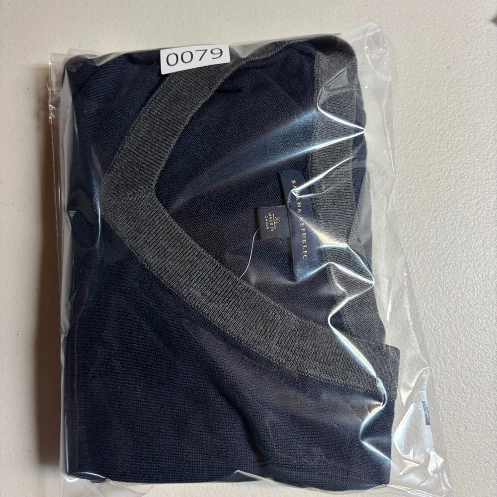 Banana Republic Men XL Navy Blue Silk Cotton Cashmere V-Neck Sweater 606323-01-1